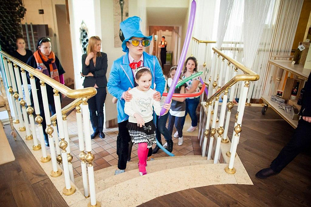 Ведущие на корпоративные праздники и банкетные программы